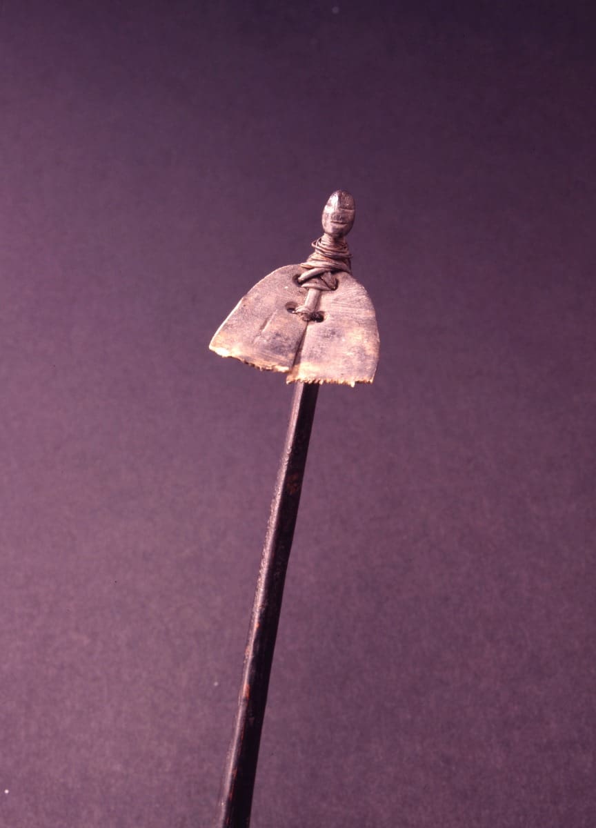 Le tatouage à travers les peignes à tatouer