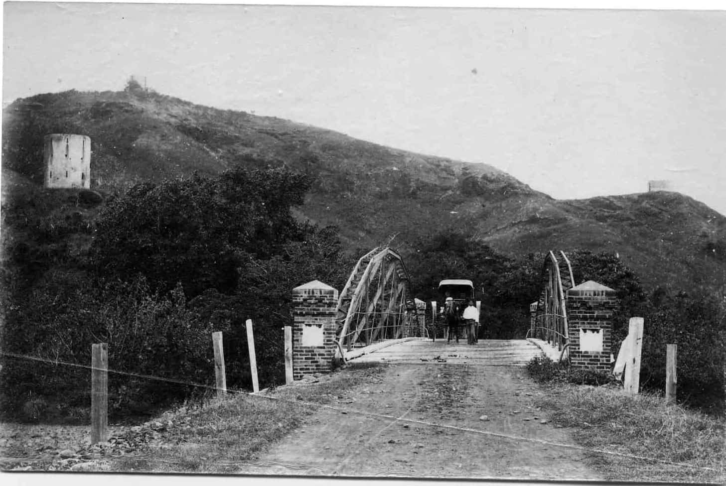 Le pont et les fortins au Punaruu, vers 1885 (D 2004.32.266), G. Spitz